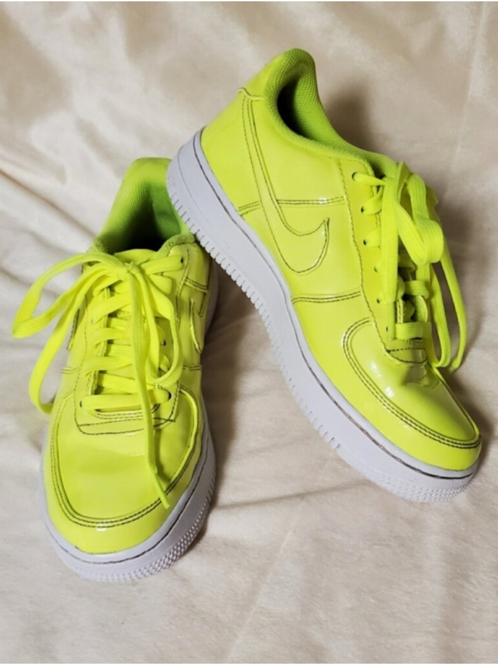 Nike Air Force 1 LV8 UV A02286-700 Volt Yellow Patent Leather Sneakers 5.5Y